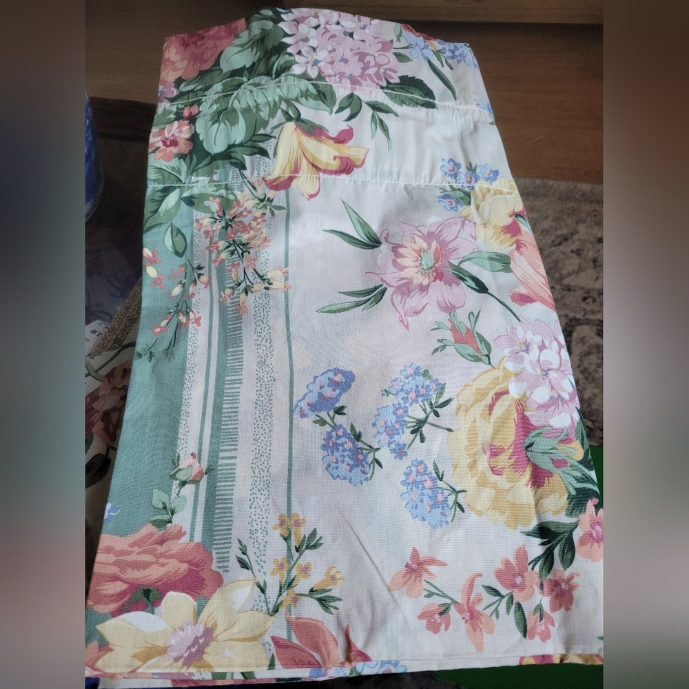Vintage Floral and Stripe Print Window Valance With Pink And Green Accents